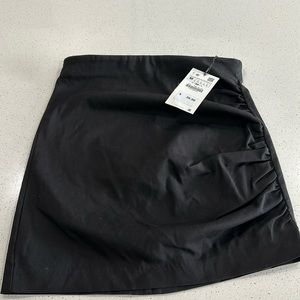 Zara Black Mini Skirt Size M ** NWT**